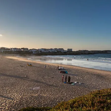 Family House In Baleal *
